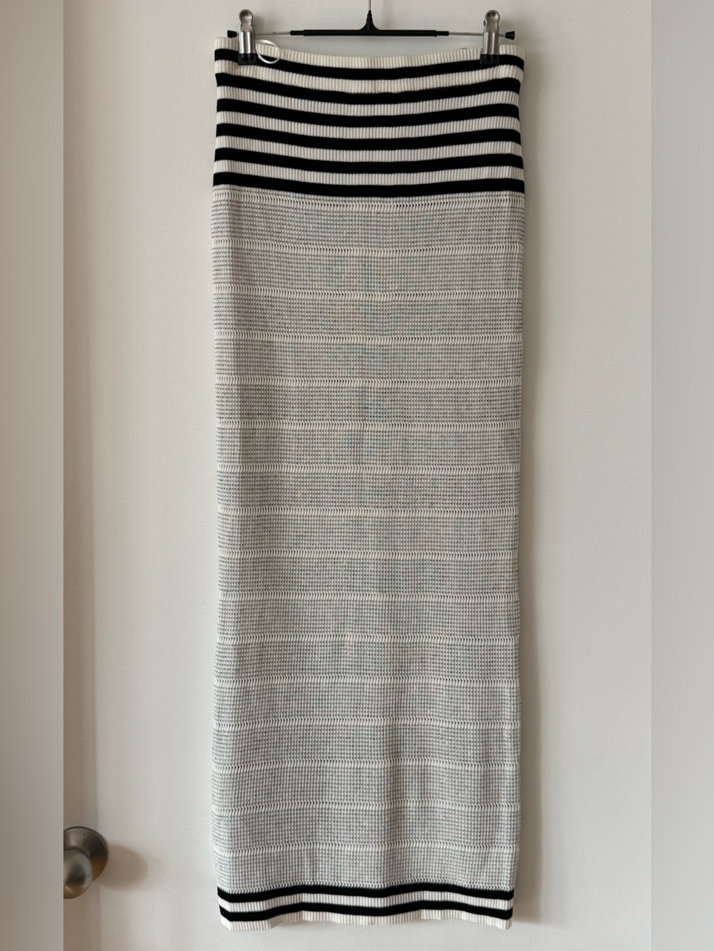 Kooka Black & White Knit Midi Skirt – Size M – Never Worn